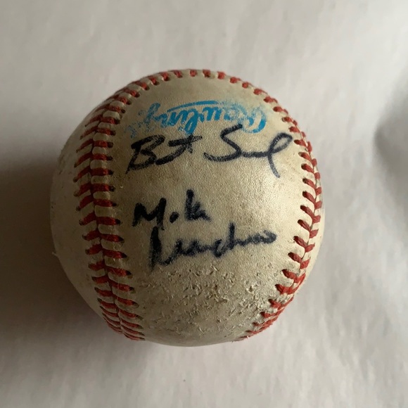 MYSTERY AUTOGRAPHED 5 autos Baseball please read below 👇one ball